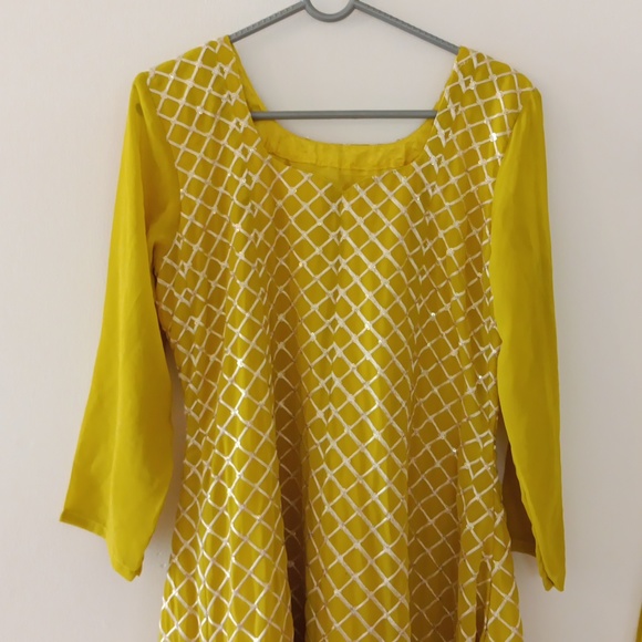 Stunning Salwar Set with Top and pant - Picture 4 of 9